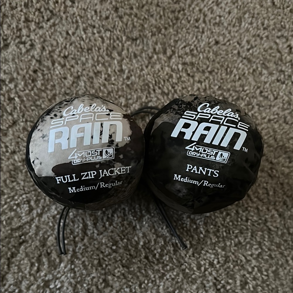 Cabela's Space Rain Jacket and Pants Set